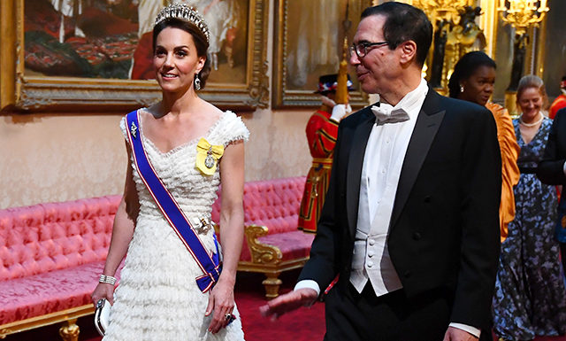 Кейт Миддлтон, королева Елизавета II, Дональд и Мелания Трамп на гала-ужине в Букингемском дворце