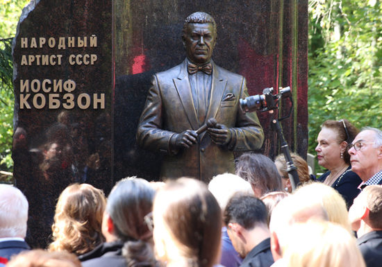Вдова Кобзона рассказала о символизме его памятника