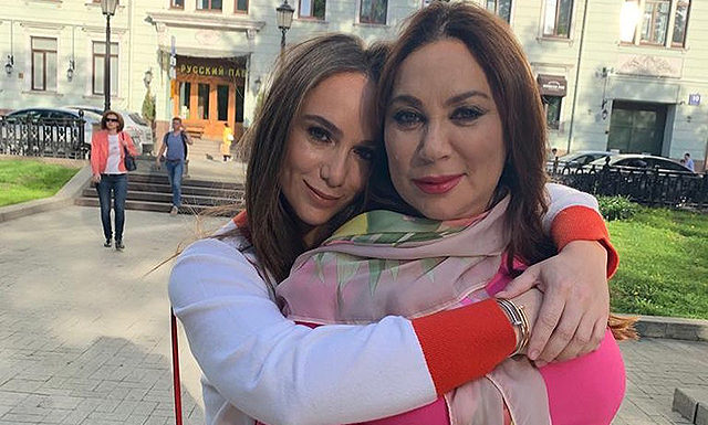 Дочь Аллы Вербер Екатерина поделилась кадрами из семейного архива в память о маме