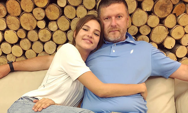 Евгений Кафельников о дочери Алесе: «На показы Chanel ее не возьмут — она пришла на кастинг нетрезвой»