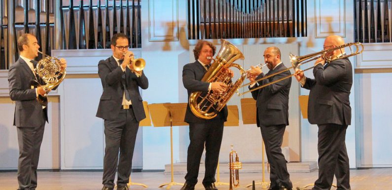 В России впервые выступил Spanish Brass. И не зря