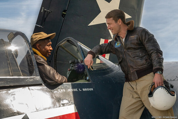 Военный пилот Джонатан Мэйджерс бороздит небеса в трейлере экшен-триллера «Двойная петля»