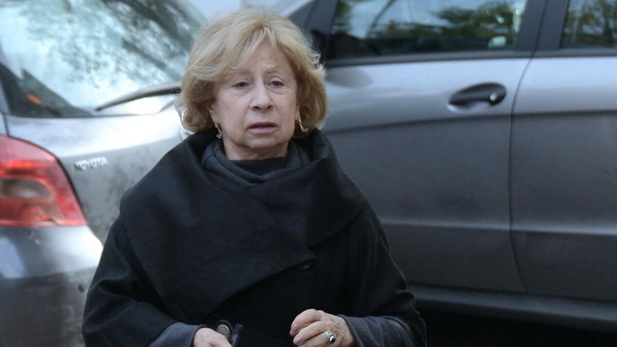 Куча морщин, но живой взгляд: 84-летняя Ахеджакова после громкого скандала явилась публике (видео)